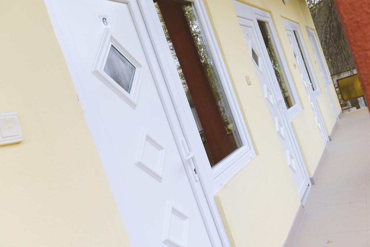 Szegedi Partfuerdo Kemping Es Apartman Dış mekan fotoğraf